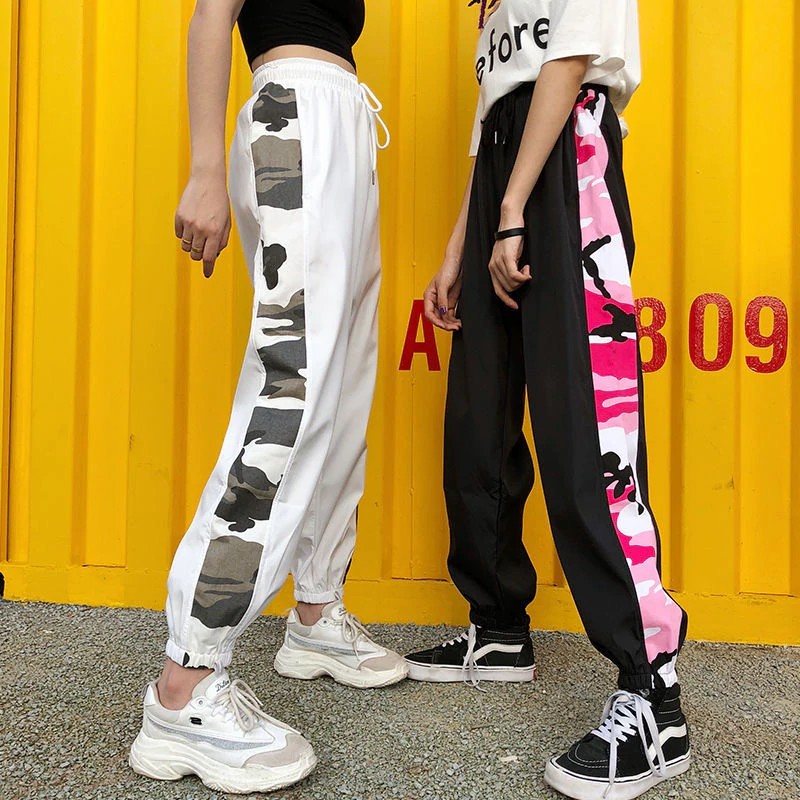 Calça Jogger Harém Feminina Estilo Streetwear Hip Hop com Listras Lateral  Camuflado Moderno