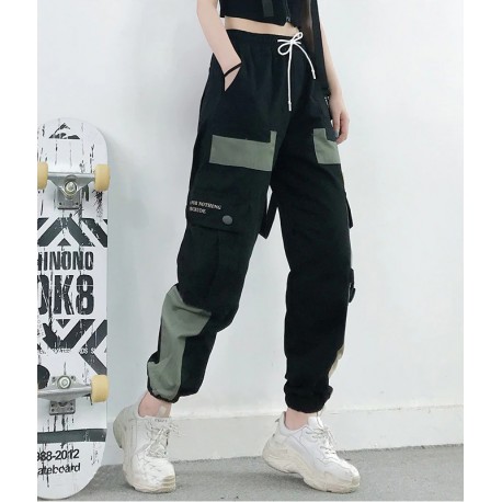 Calça Jogger com Estilo Hyper Streetwear Estampada em Color Block com Bolso Lateral Casual